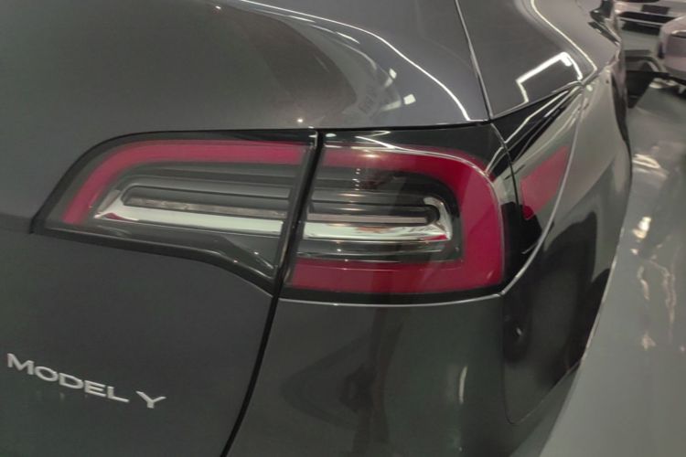 Tesla Model Y 2021 #8 Tesla Model Y 2021 car image #8