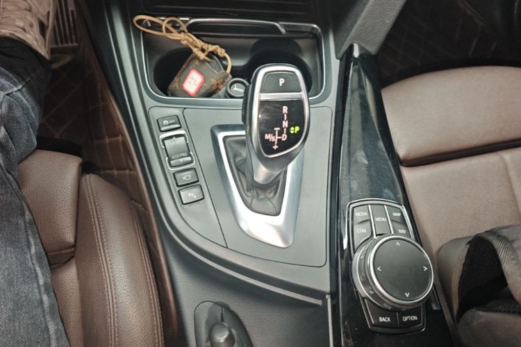 BMW 3 Series 2018 #14 BMW 3 Series 2018 car image #14