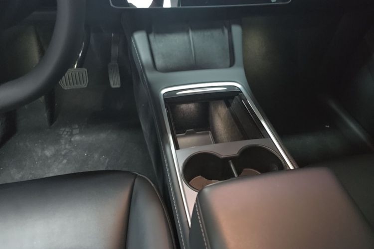 Tesla Model Y 2022 #14 Tesla Model Y 2022 car image #14