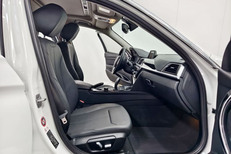 BMW 3 Series 2017 #19 BMW 3 Series 2017 car image #19