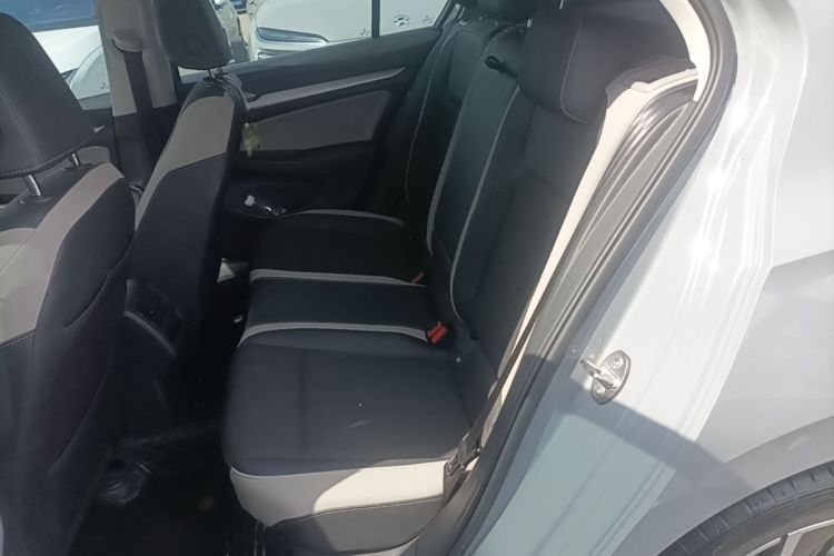 Volkswagen Golf 2022 car image #19