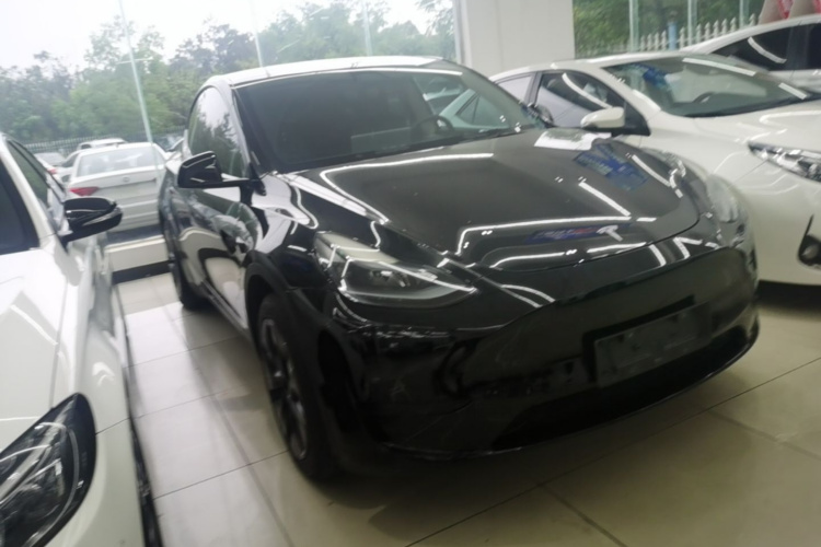 Tesla Model Y 2024 #4 Tesla Model Y 2024 car image #4