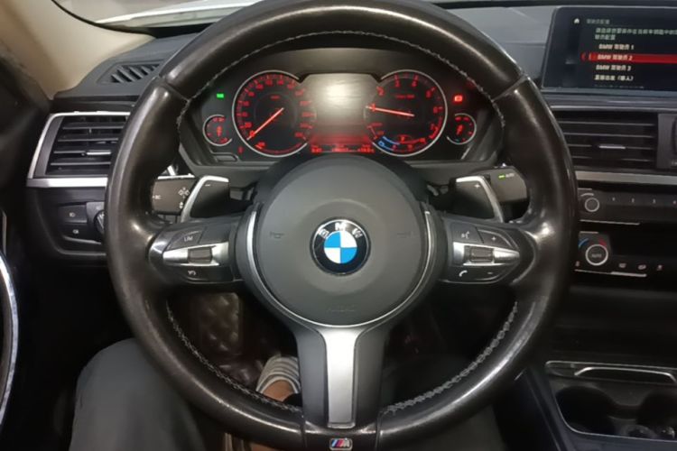 BMW 3 Series 2018 #15 BMW 3 Series 2018 صورة سيارة #15