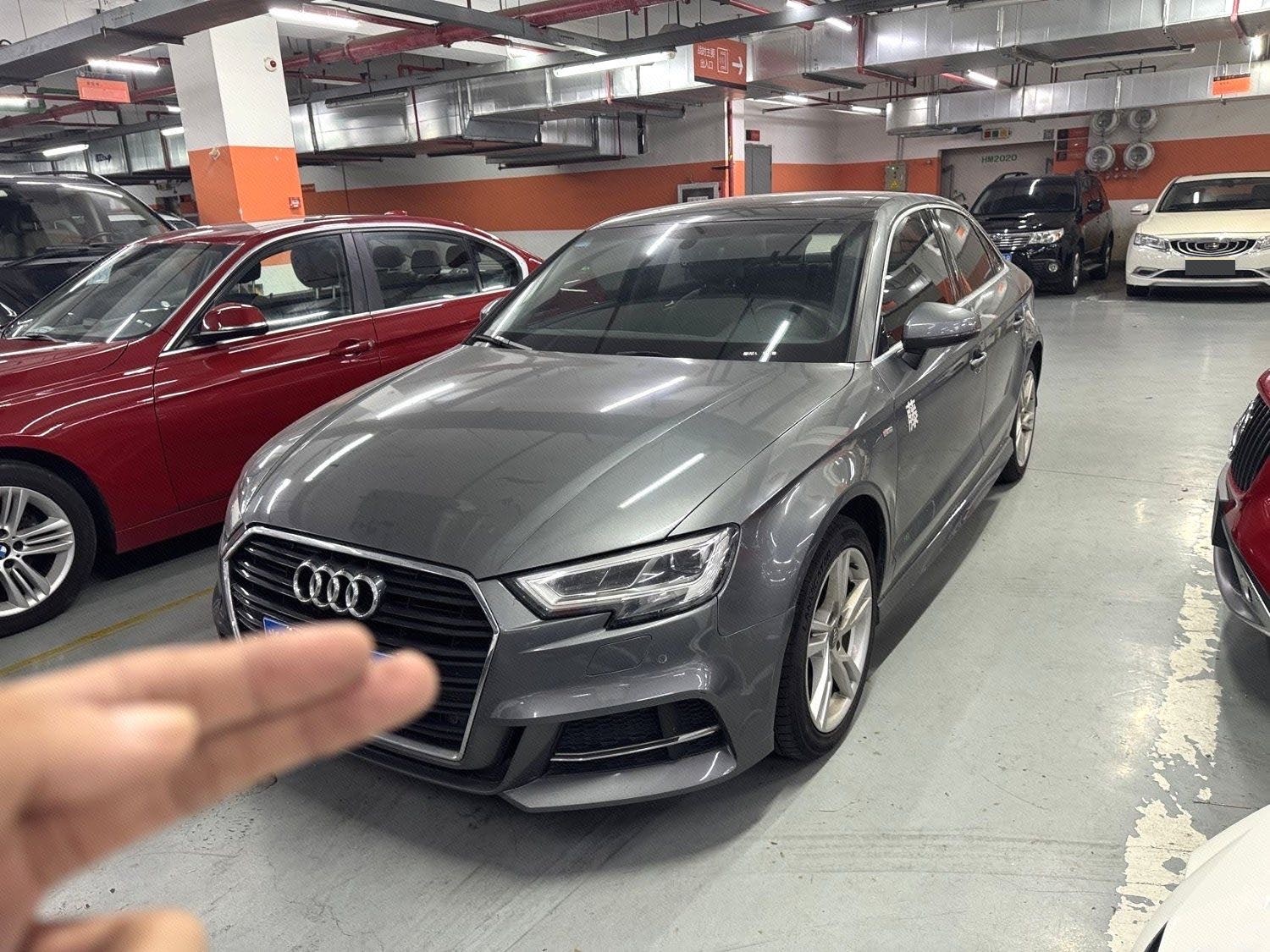 2019 immagine di auto 