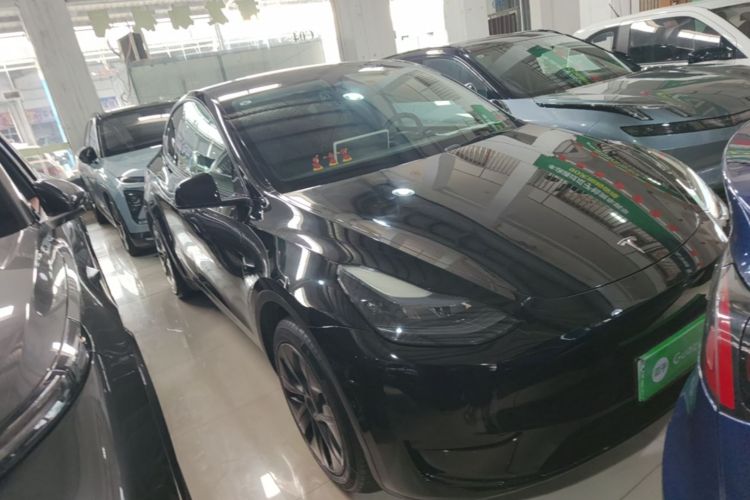 Tesla Model Y 2023 #4 Tesla Model Y 2023 car image #4