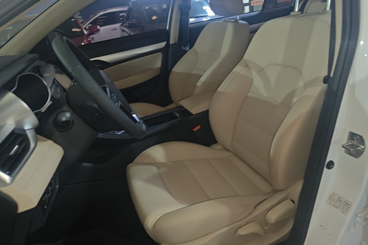 GEELY Emgrand 2018 car image #15