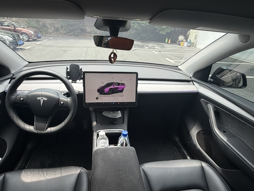 Tesla Model Y 2024 car image #9