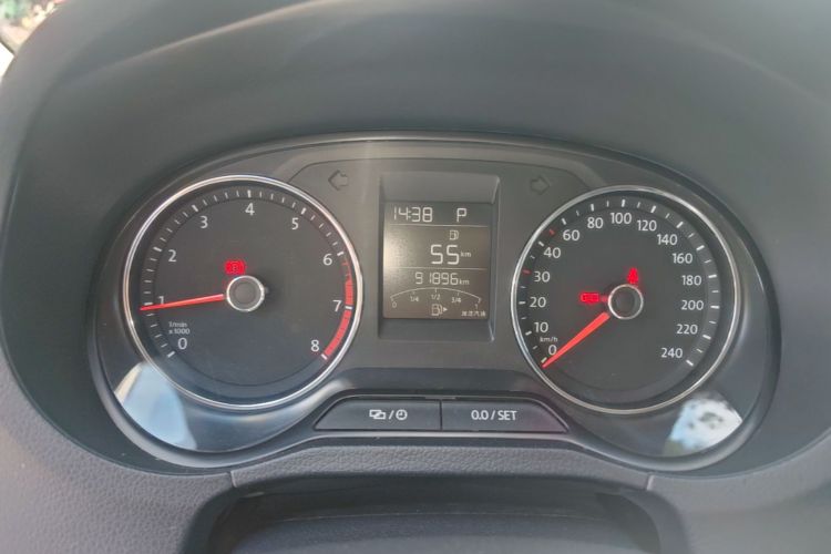 Volkswagen Polo 2016 car image #12