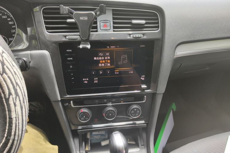 Volkswagen Golf 2020 car image #15