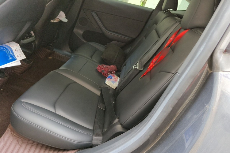 Tesla Model Y 2022 immagine di auto #14