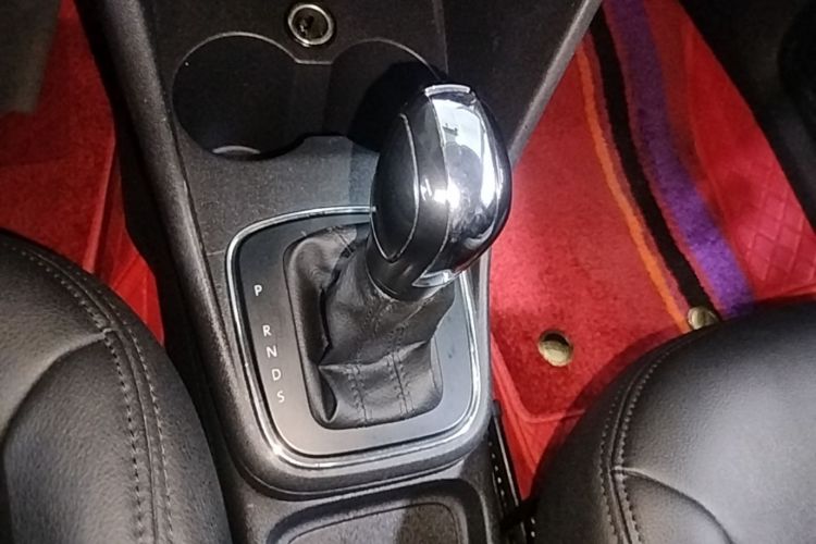 Volkswagen Polo 2016 car image #14