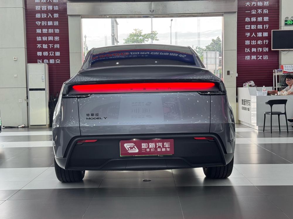 Tesla Model Y 2026 #5 Tesla Model Y 2026 car image #5