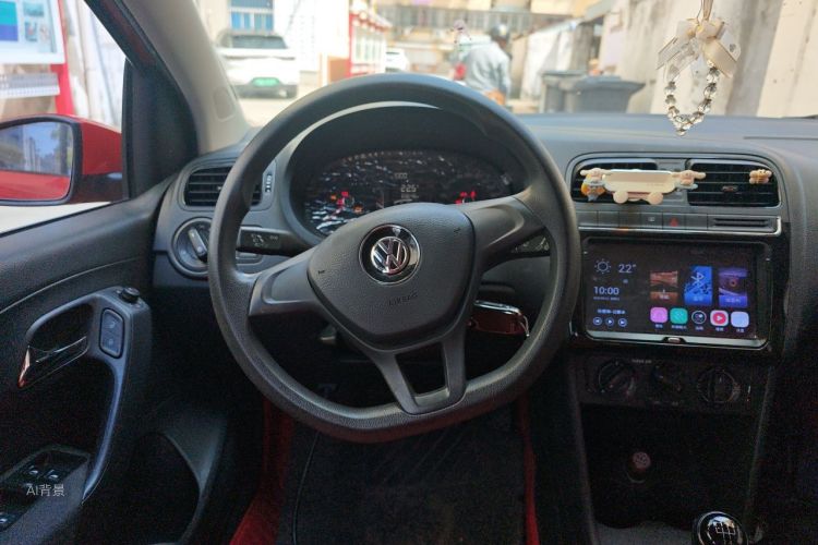 Volkswagen Polo 2017 car image #12