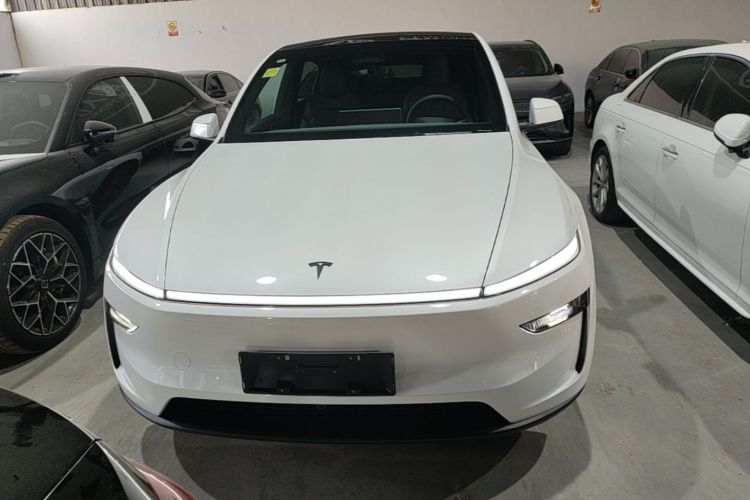 Tesla Model Y 2026 car image #3