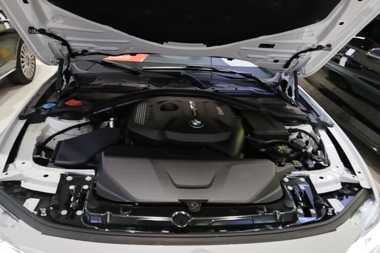 BMW 3 Series 2019 car image #20