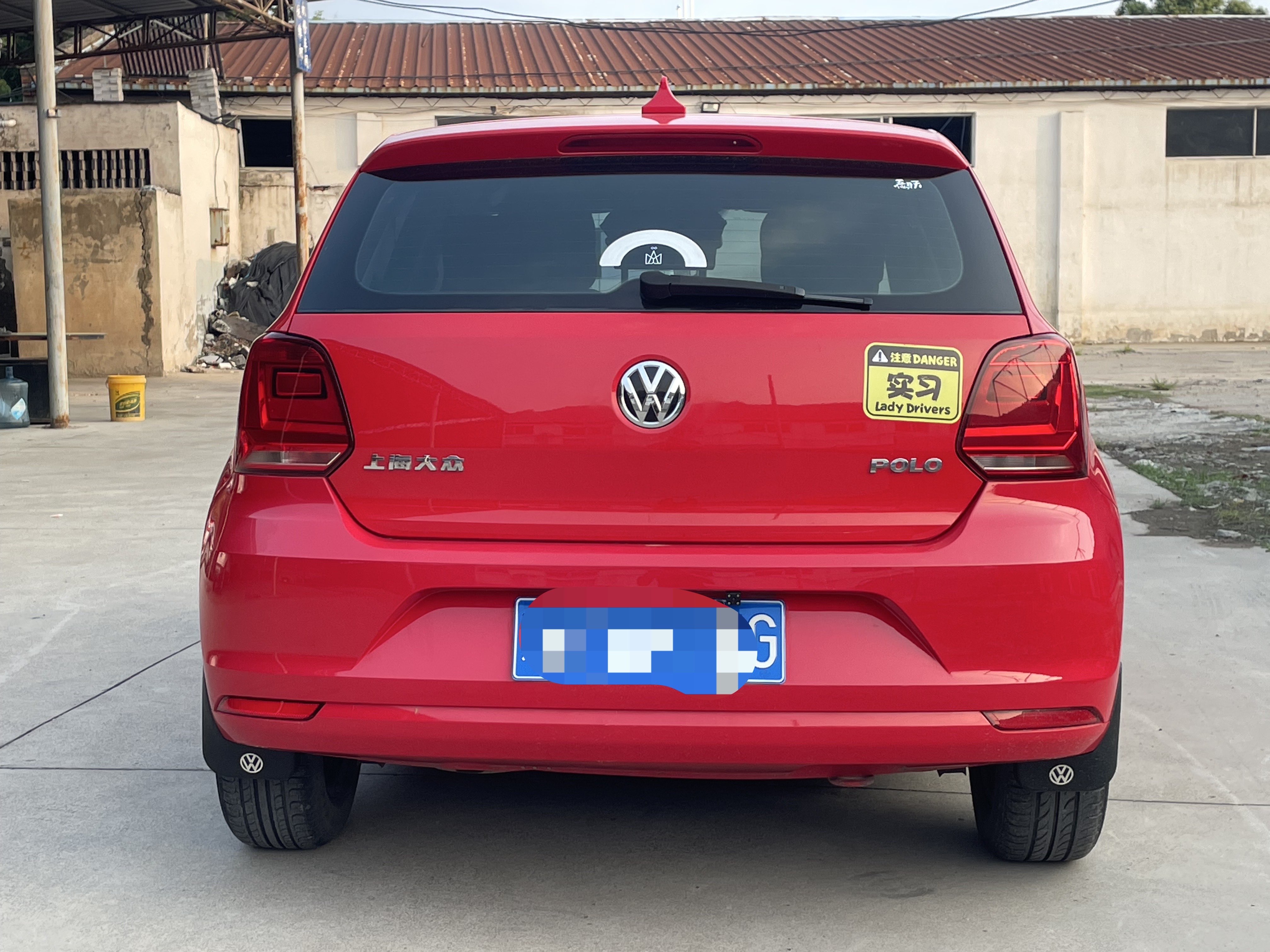 Volkswagen Polo 2015 car image #11