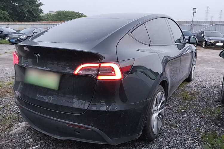 Tesla Model Y 2022 car image #7