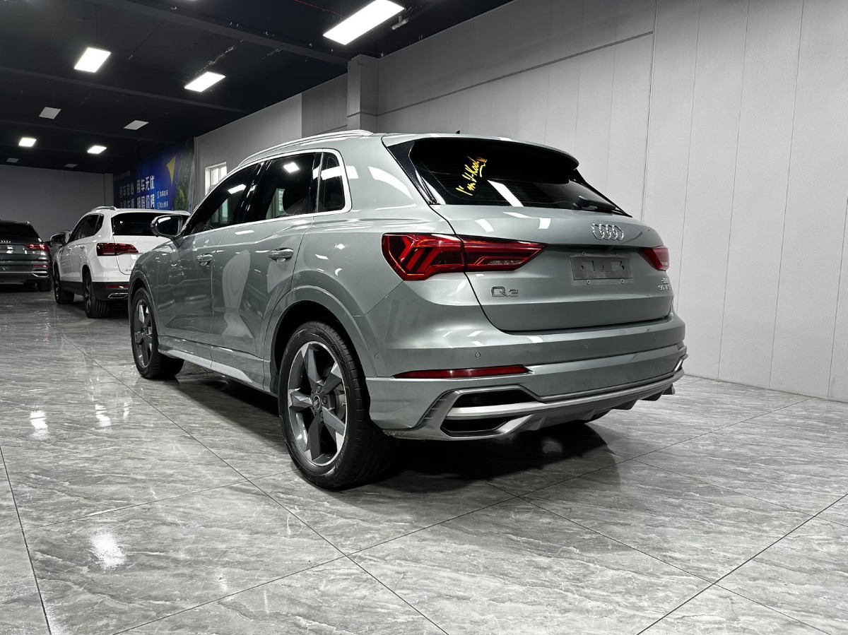Audi Q3 2021 car image #9