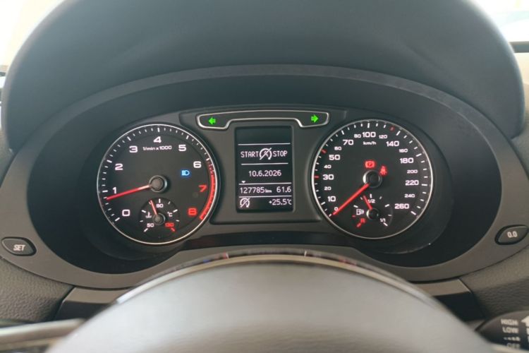 Audi Q3 2016 car image #12