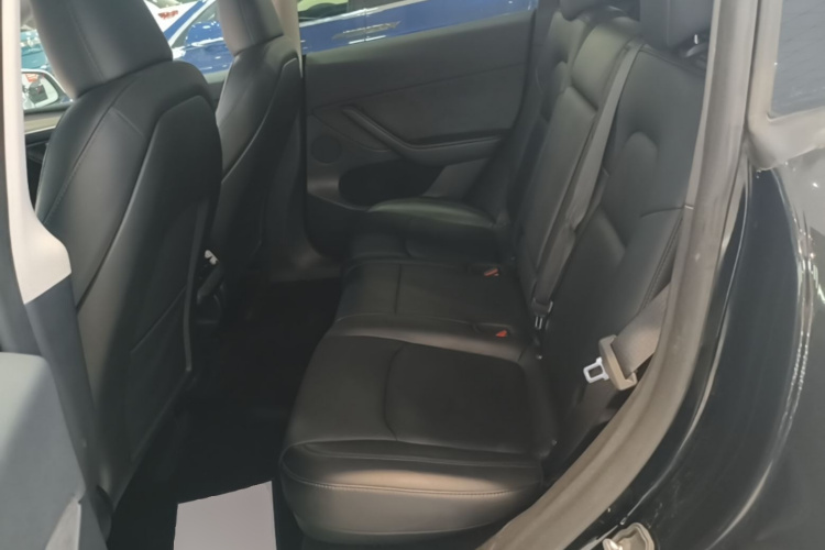 Tesla Model Y 2023 car image #17