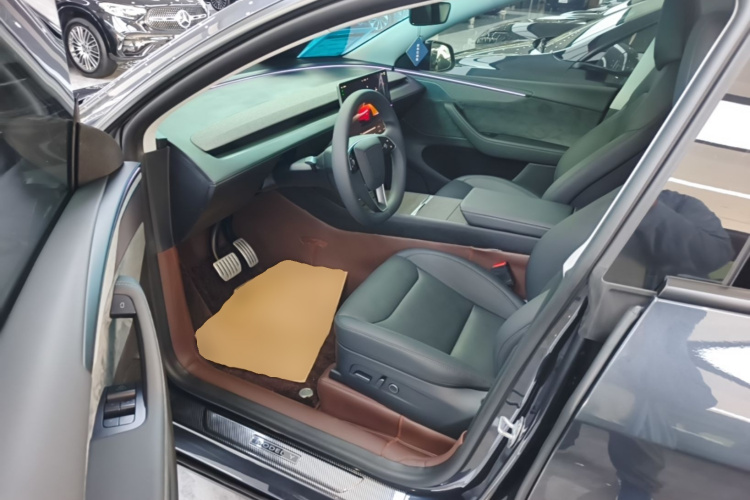 Tesla Model Y 2025 #16 Tesla Model Y 2025 car image #16