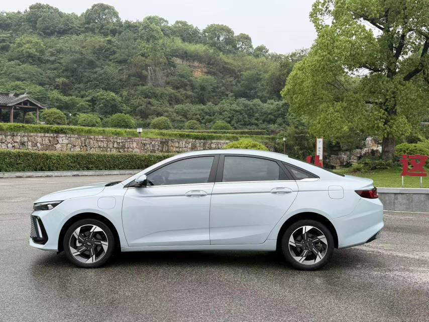GEELY Emgrand L HiP 2022 car image #4