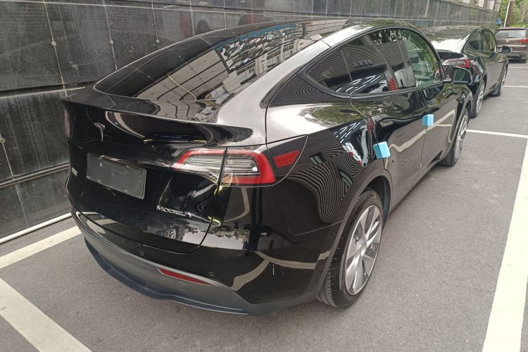 Tesla Model Y 2023 car image #5