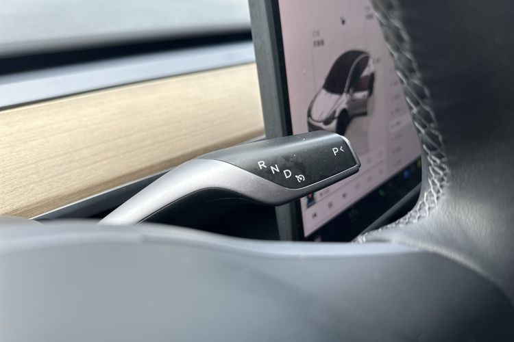 Tesla Model Y 2022 #14 Tesla Model Y 2022 car image #14