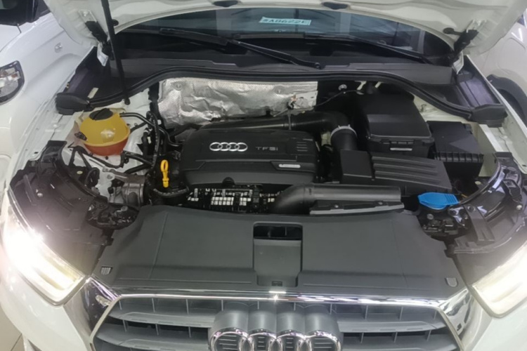 Audi Q3 2017 car image #20