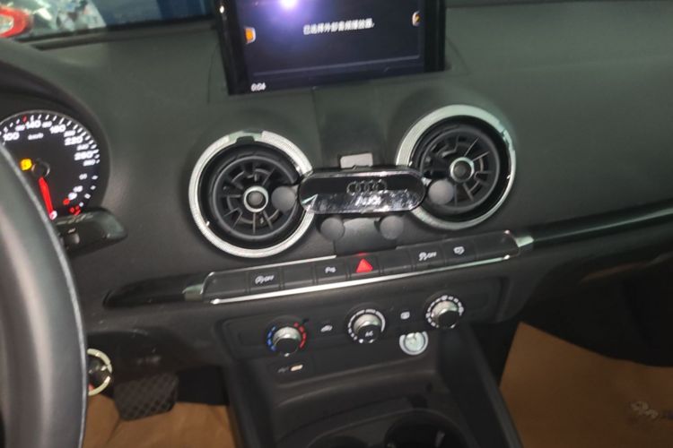 Audi A3 2018 car image #13