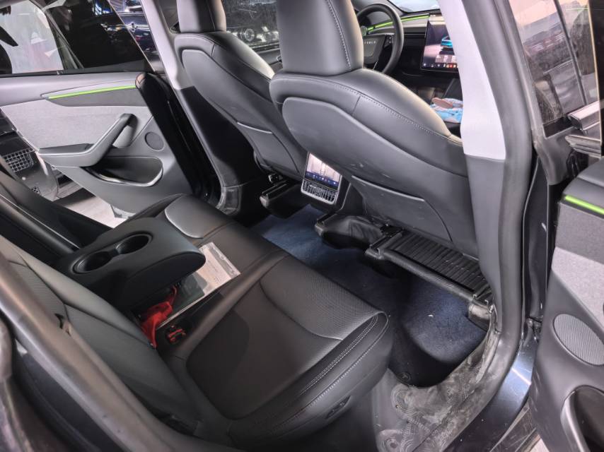Tesla Model Y 2025 car image #3