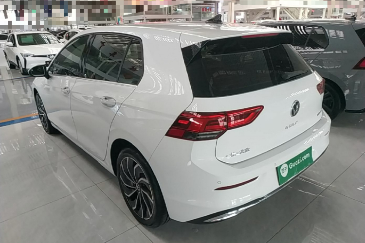 Volkswagen Golf 2023 car image #5
