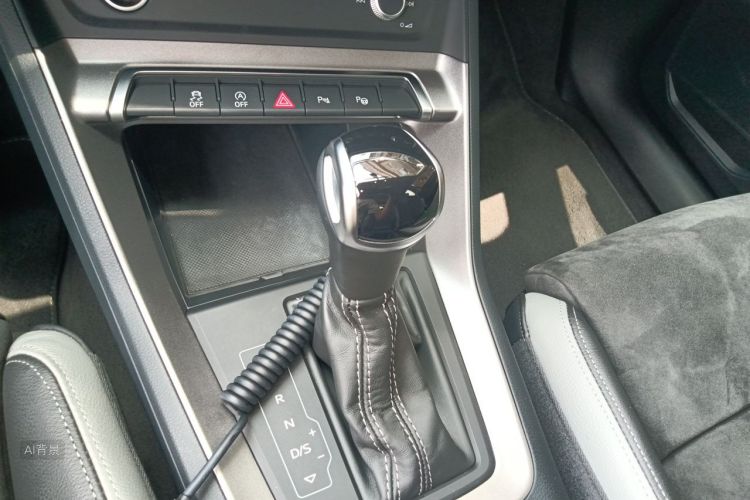 Audi Q3 2021 car image #16