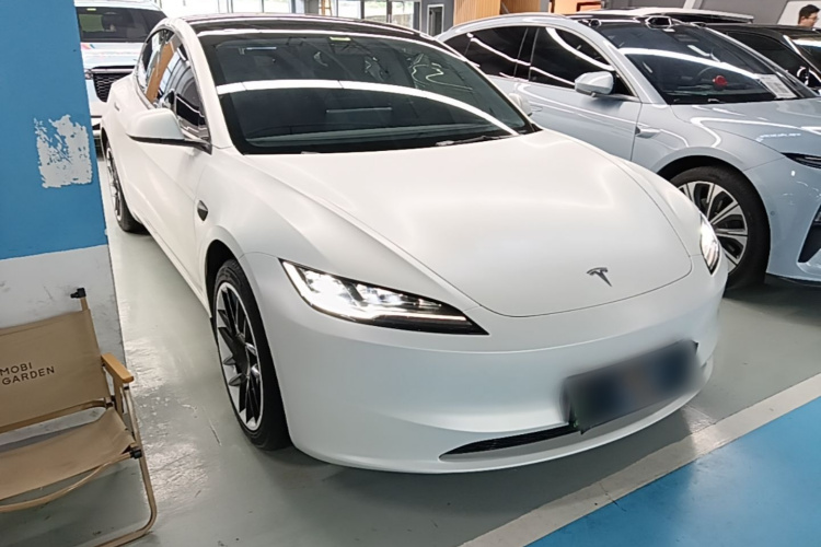 Tesla Model 3 2025 car image #4