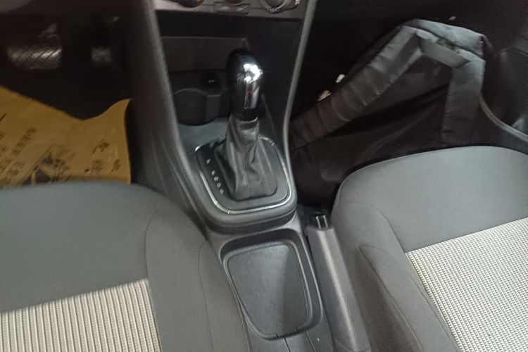 Volkswagen Polo 2018 car image #14