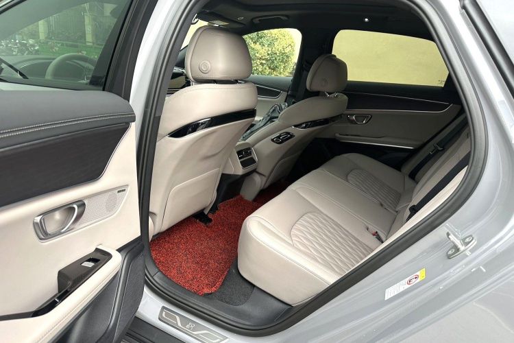 BYD Han 2025 car image #17