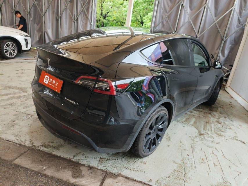 Tesla Model Y 2023 #2 Tesla Model Y 2023 car image #2