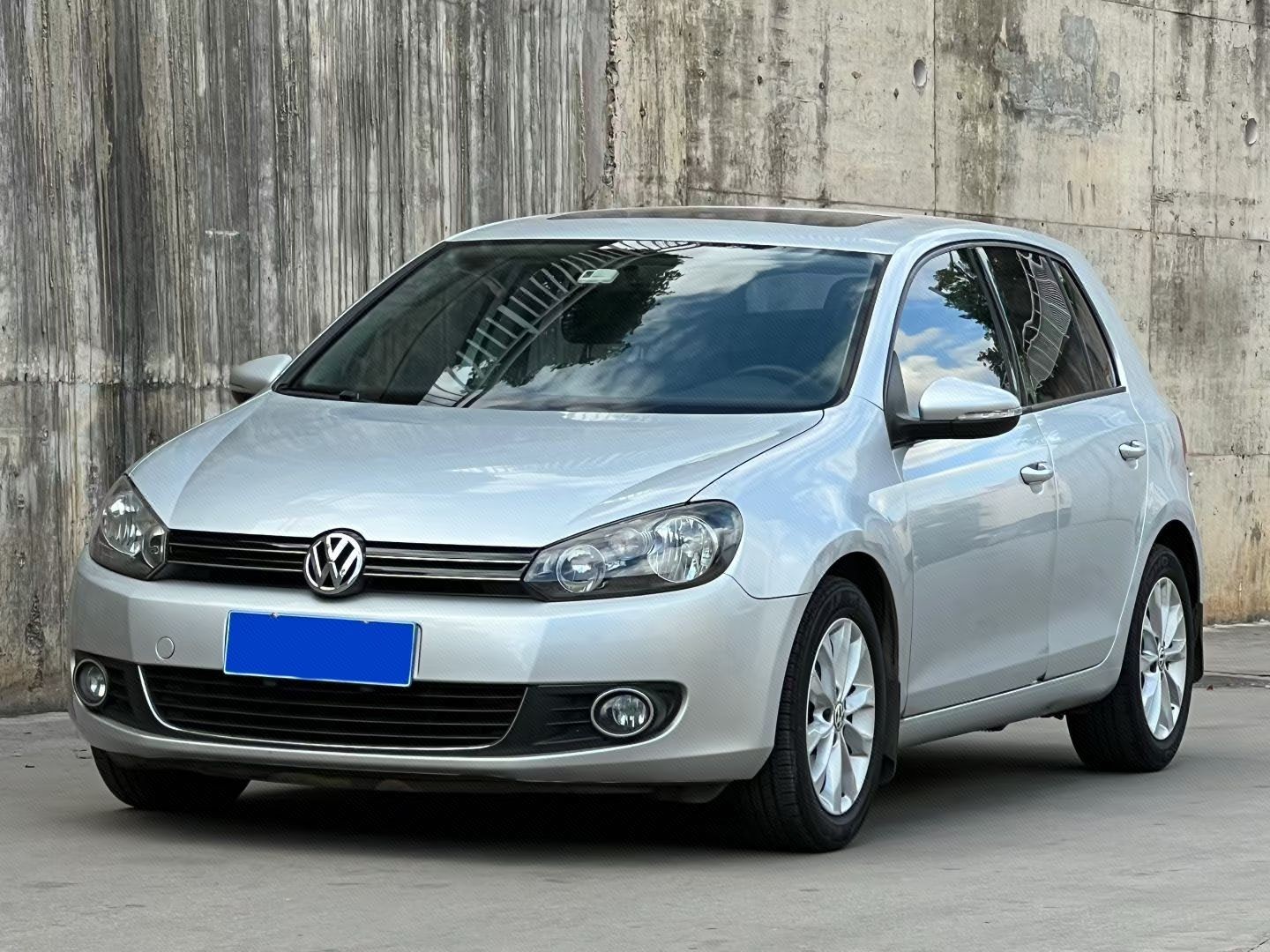 Volkswagen Golf 2010 Volkswagen Golf 2010 car image