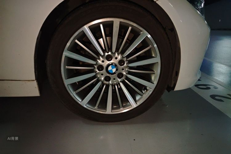 BMW 3 Series 2019 car image #9