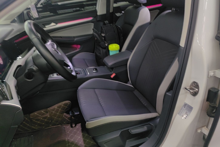 Volkswagen Golf 2021 car image #15