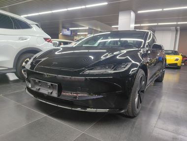Tesla Model 3 2026 immagine di auto 