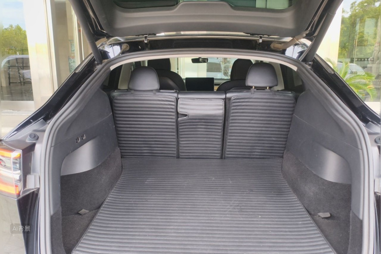 Tesla Model Y 2021 car image #21
