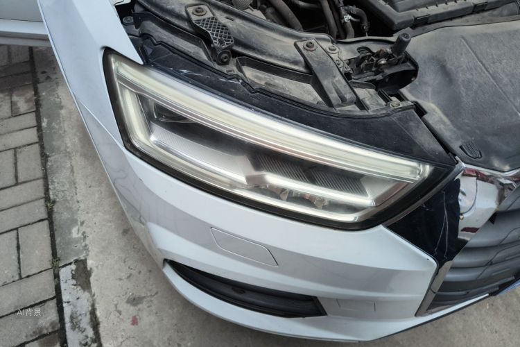 Audi Q3 2018 car image #8