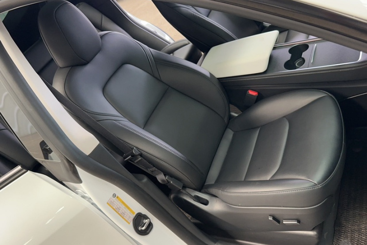 Tesla Model Y 2024 immagine di auto #23