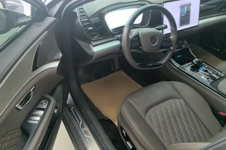 BYD Han 2024 car image #16