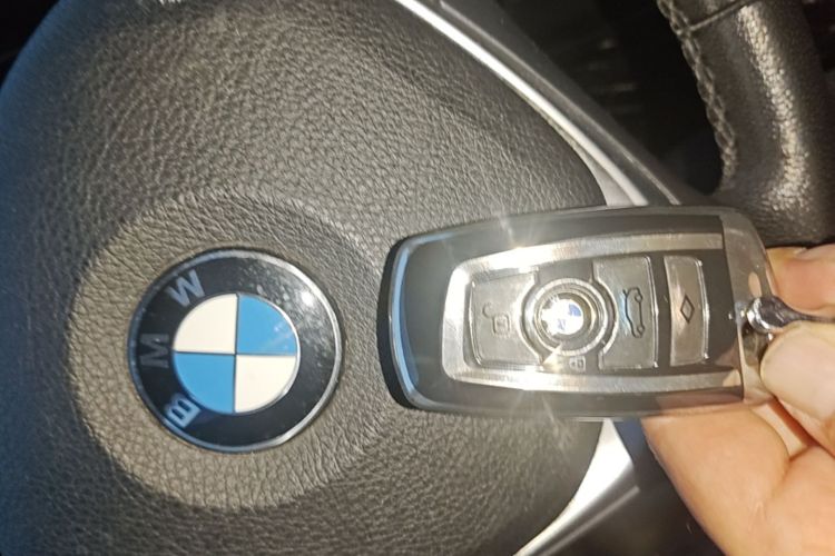 BMW 3 Series 2017 #10 BMW 3 Series 2017 car image #10