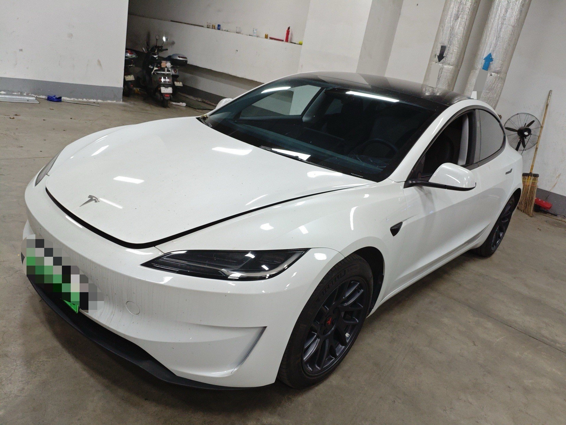 Tesla Model 3 2024 car image 