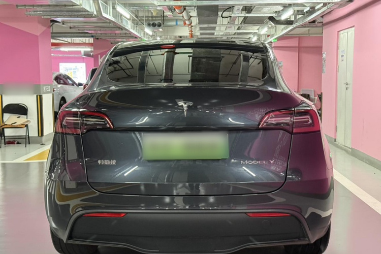 Tesla Model Y 2025 #5 Tesla Model Y 2025 car image #5