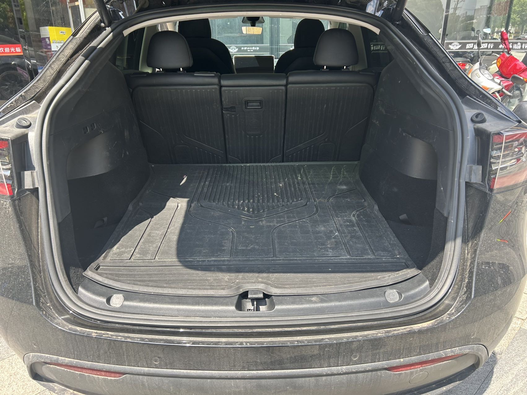 Tesla Model Y 2022 car image #9