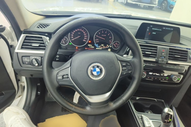 BMW 3 Series 2018 #15 BMW 3 Series 2018 car image #15